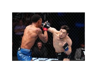 유수영 UFC 첫 패배 서브미션으로 경기 끝나