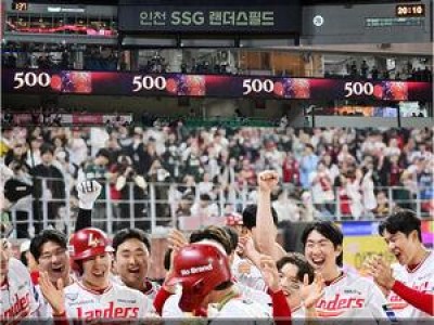 이숭용 감독 최정 500홈런에 환호