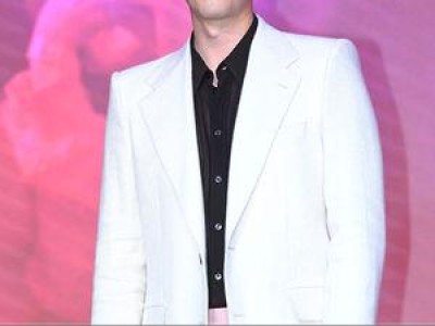 이동건 2025년 연예계 겹경사에 열애설까지