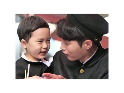 우형제가 80년대 학생으로 변신해 화제