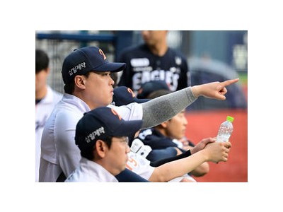 한화 이글스 화이트 호투에 8-1 완승