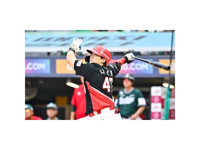 나성범 300홈런 달성에 자랑스러워하는 모습 보여