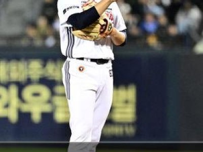 김택연 2이닝 소화 후에도 출전 의지 드러내는 모습
