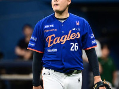 KT 100억 원 FA 보상선수로 특급 투수 지명